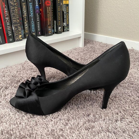 NINA Black Ruffle Satin Formal Bridesmaid Evening Ruffle Open Toe Heels Size  10 - Picture 11 of 13